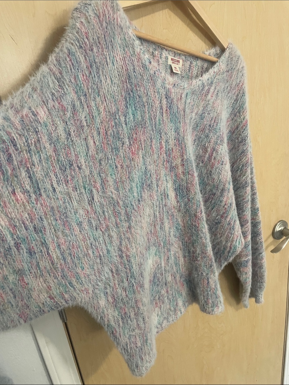 โจ Mossimo XXL Pastel Fuzzy Dolman Sleeve Sweater - Picture 4 of 8